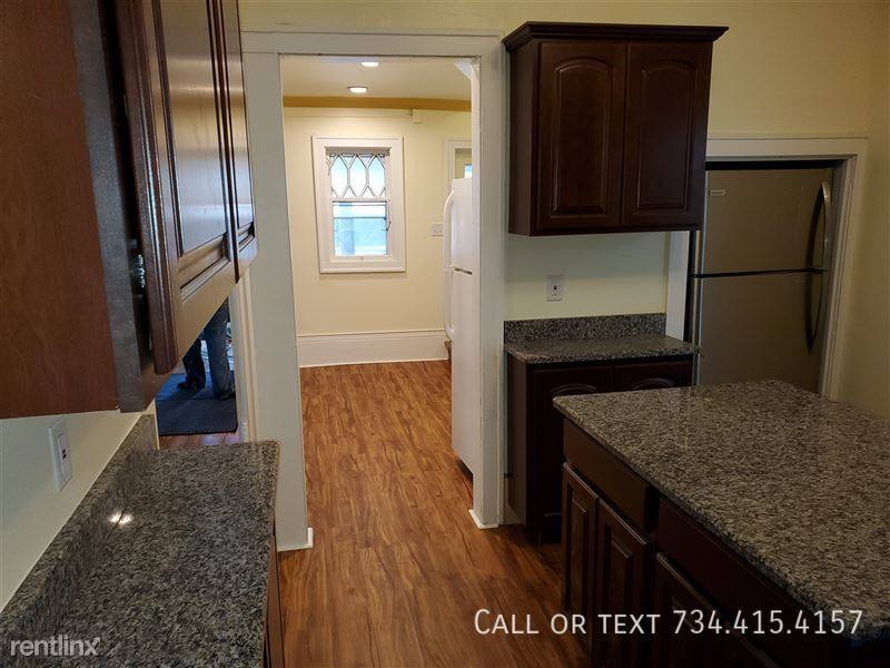 Apartment for rent at 118 N State St, Ann Arbor, MI 48104