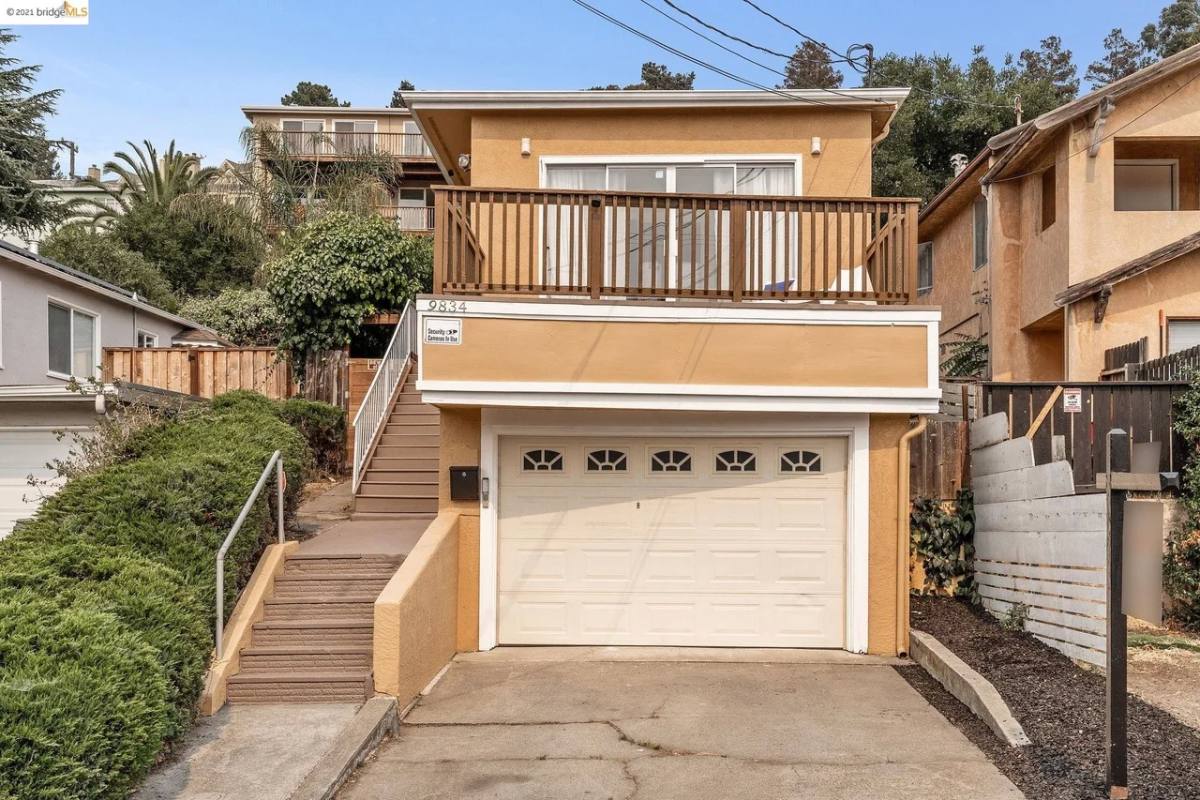 House for rent at 9834 Lawlor St, Oakland, CA 94605