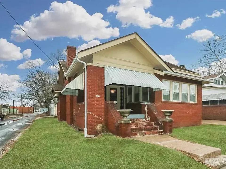 House for rent at 107 E Archer Ave, Peoria, IL 61603