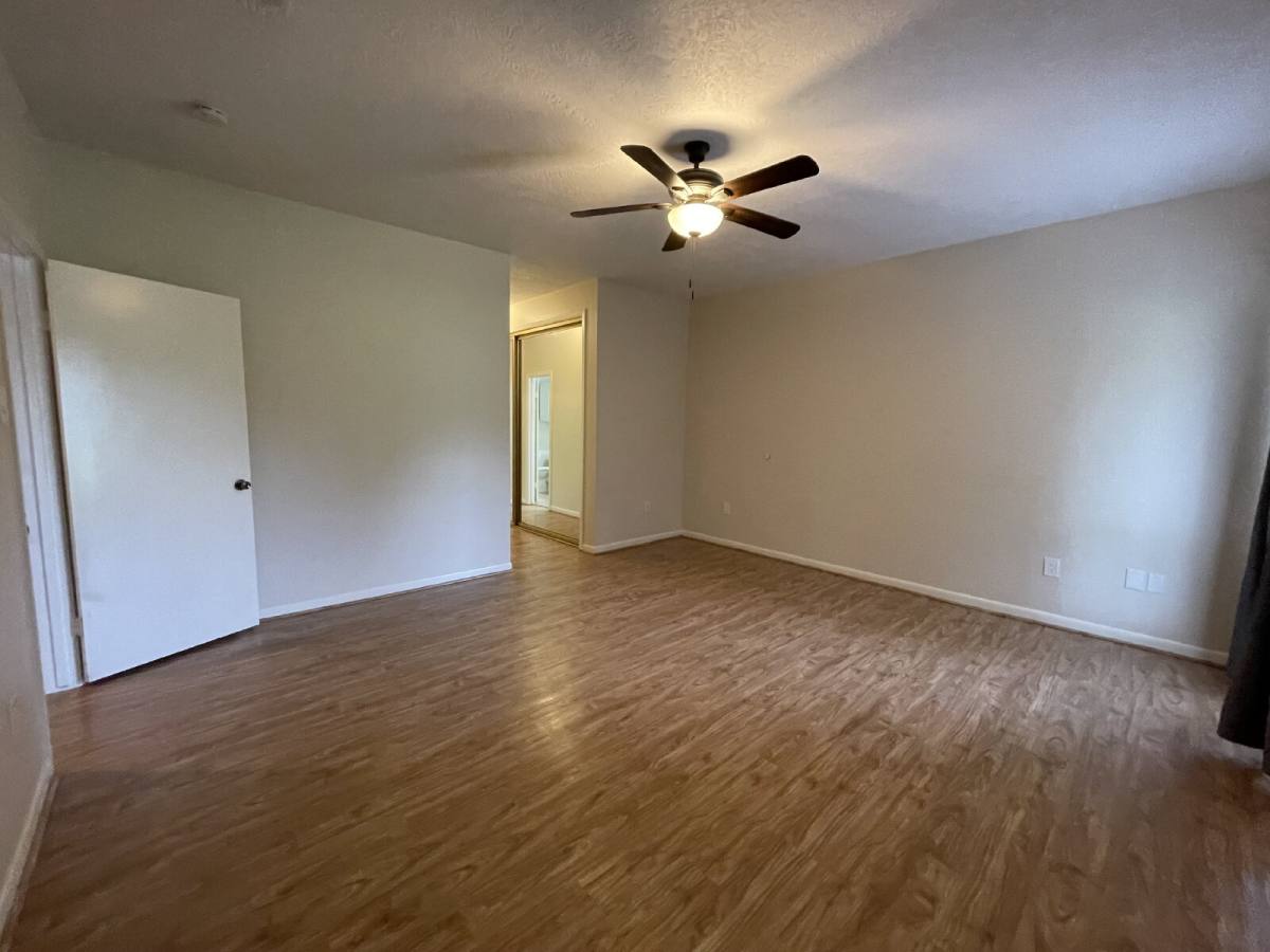 Townhouse for rent at 12 Hallmark Dr, Conroe, TX 77304
