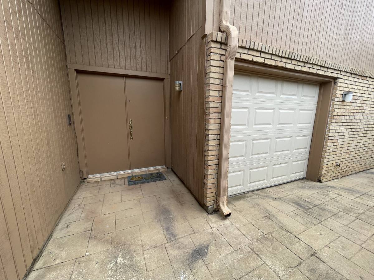 Townhouse for rent at 12 Hallmark Dr, Conroe, TX 77304