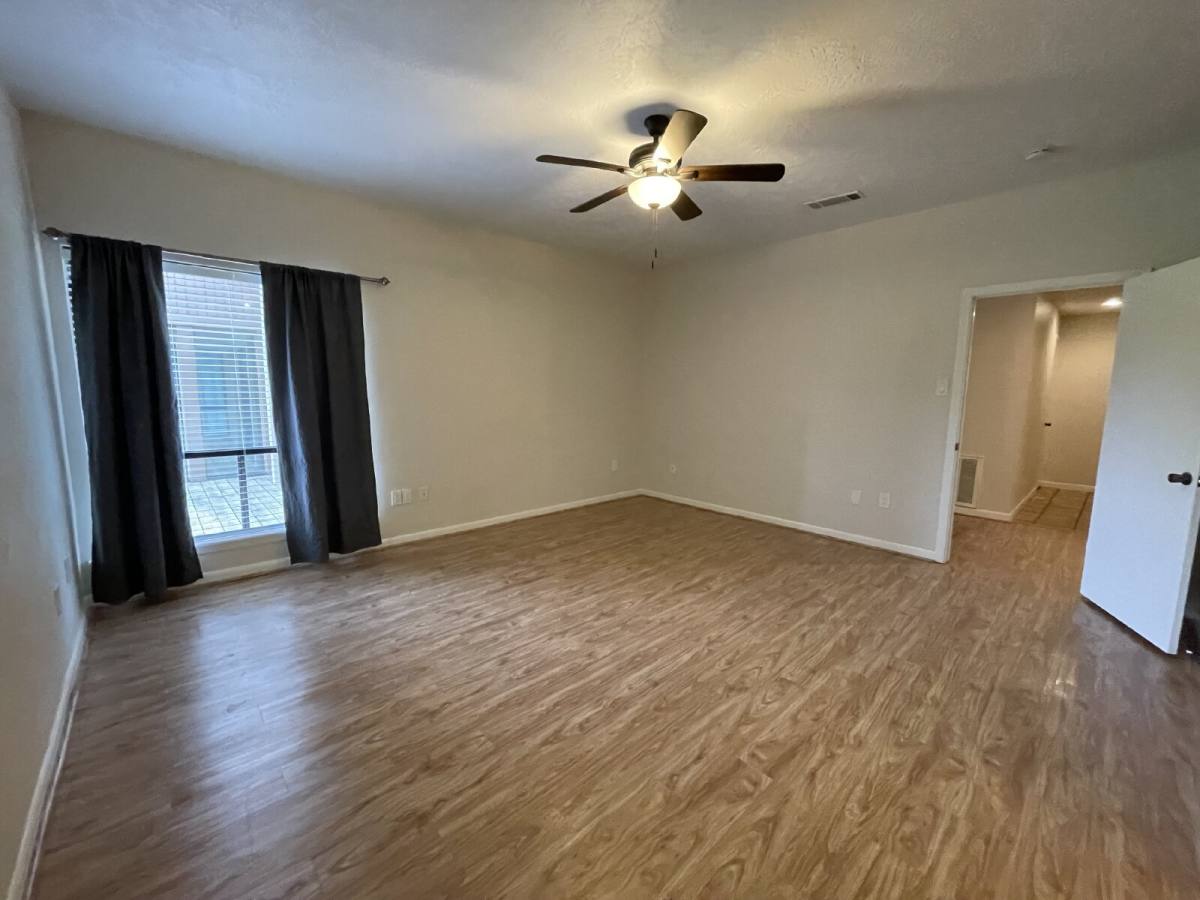 Townhouse for rent at 12 Hallmark Dr, Conroe, TX 77304