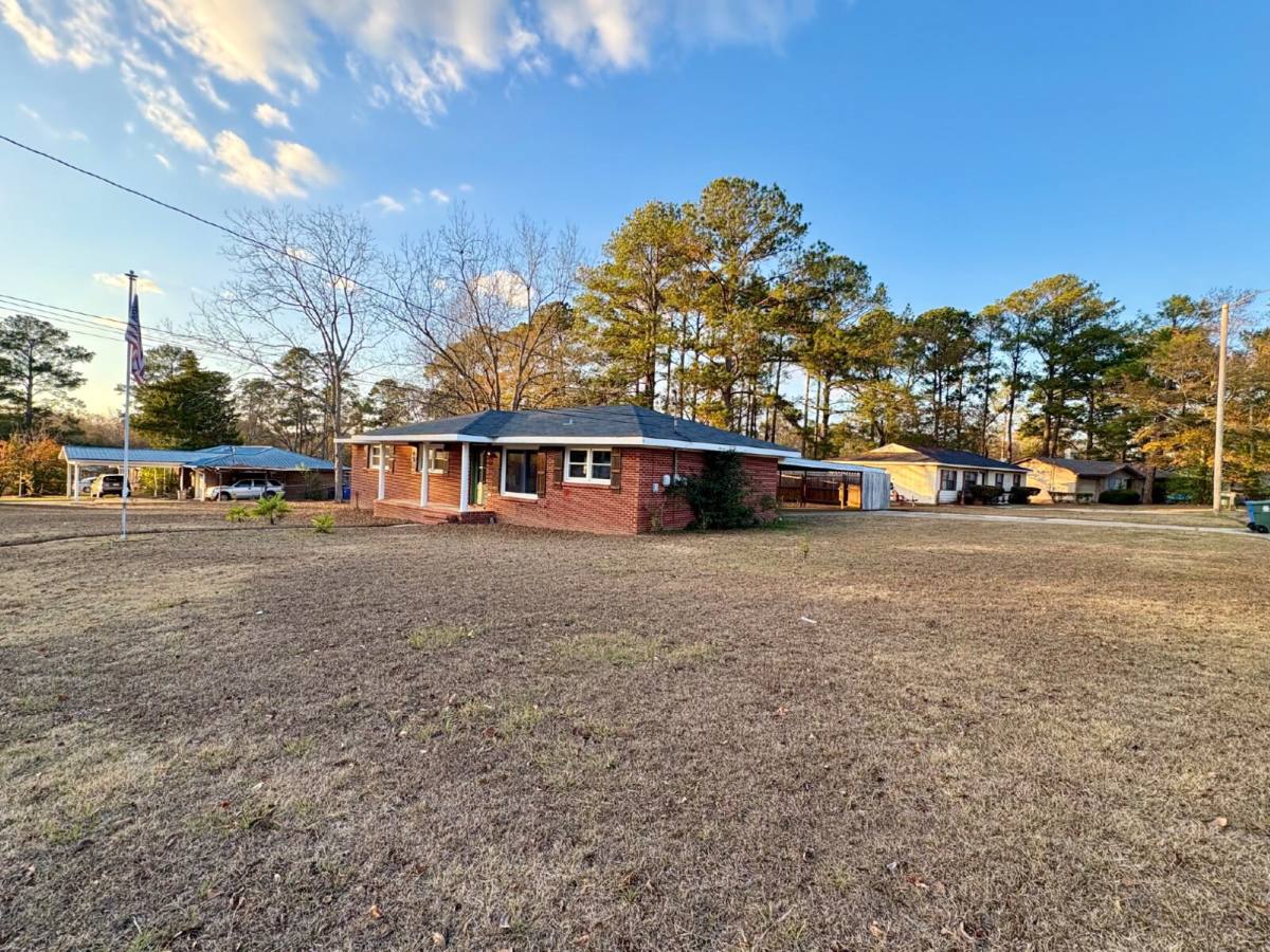 House for rent at 1581 E Selma St, Dothan, AL 36301