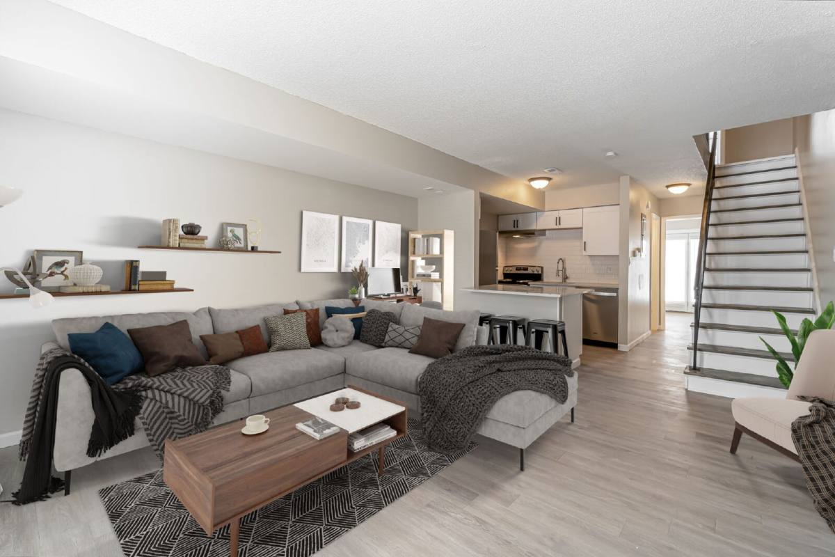 Townhouse for rent at 1241 33rd St #A, Des Moines, IA 50311