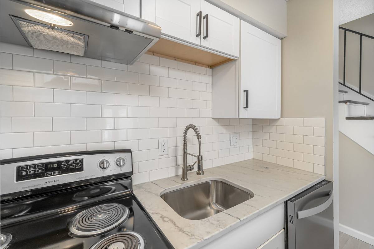 Townhouse for rent at 1241 33rd St #A, Des Moines, IA 50311