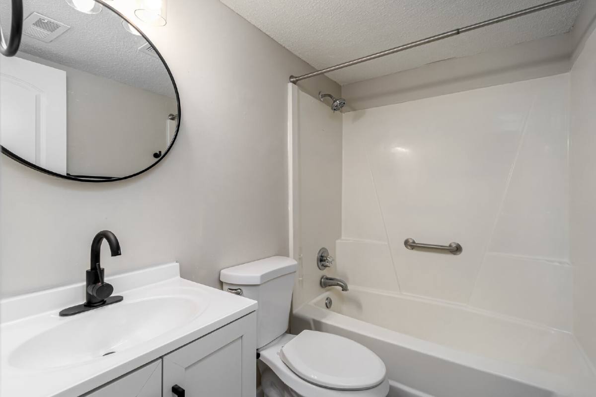 Townhouse for rent at 1241 33rd St #A, Des Moines, IA 50311