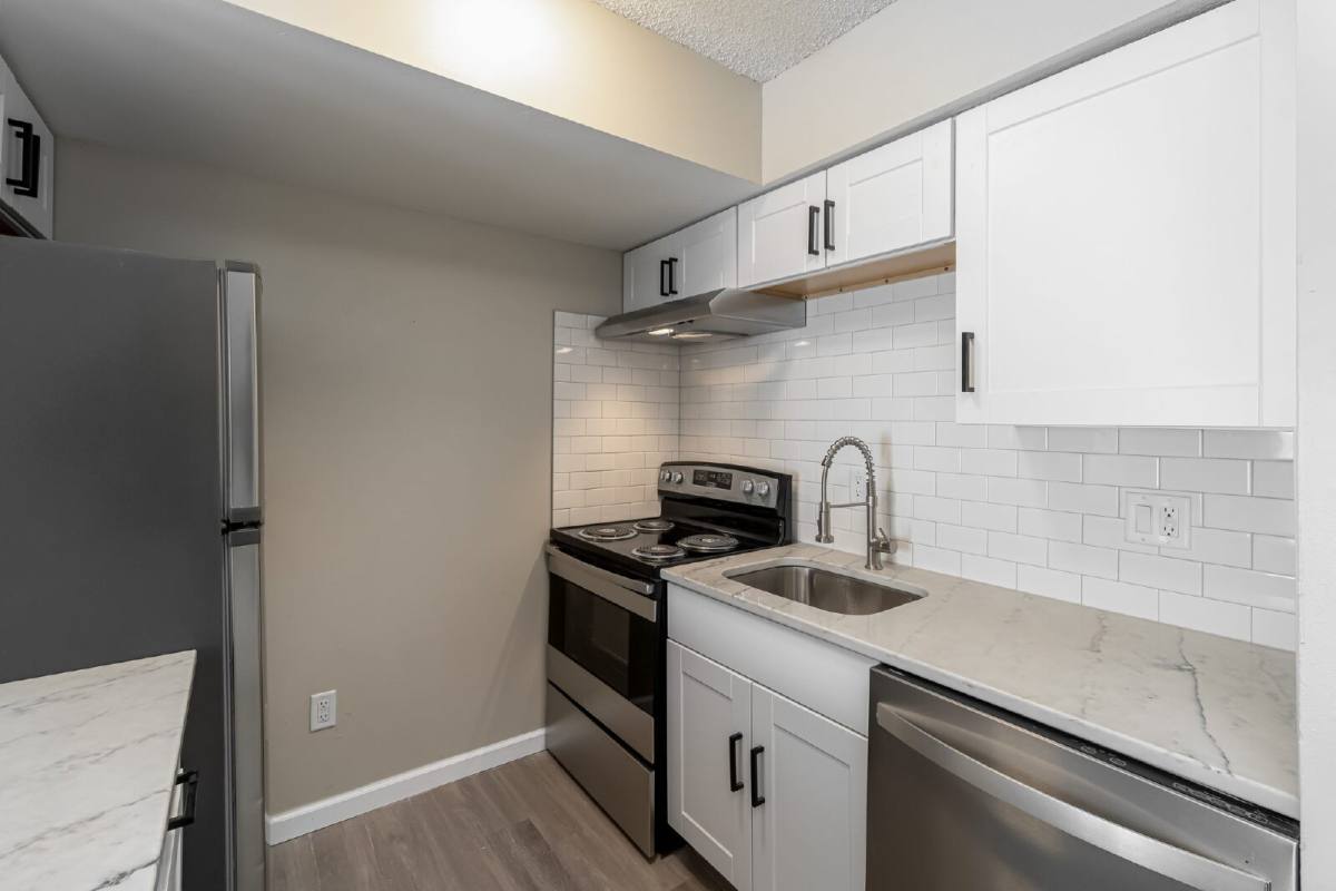 Townhouse for rent at 1241 33rd St #A, Des Moines, IA 50311
