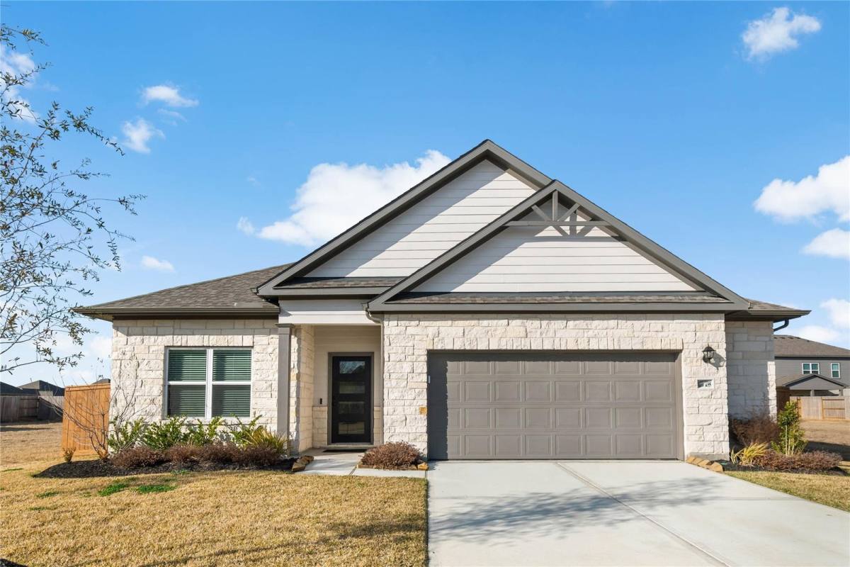 House for rent at 10916 Amador Peak Dr, Rosharon, TX 77583