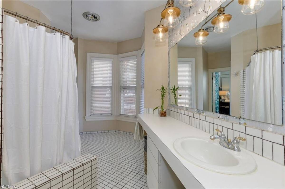 House for rent at 632 Redgate Ave, Norfolk, VA 23507