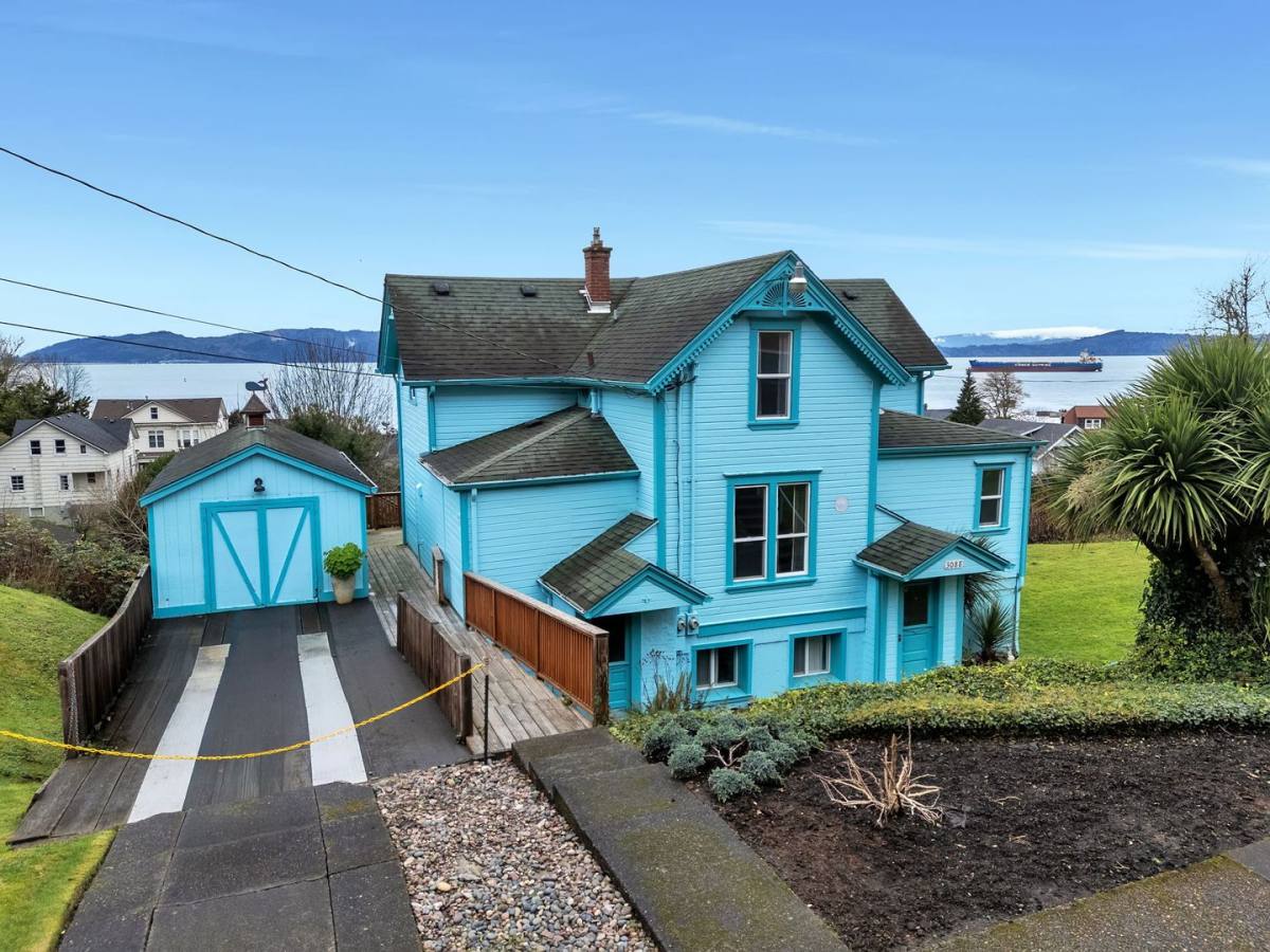 Apartment for rent at 3088 Harrison Ave, Astoria, OR 97103