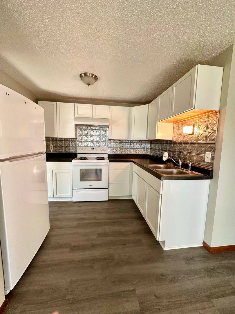 Apartment for rent at 107 4th St N, Leonard, ND 58052