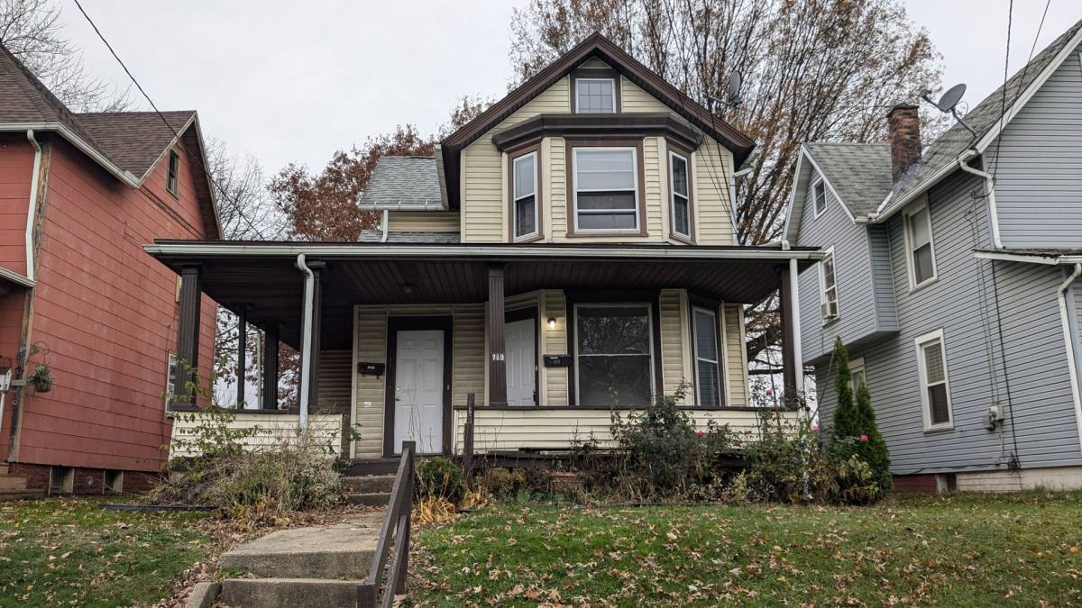 Apartment for rent at 719 Prospect Ave SW, Canton, OH 44706