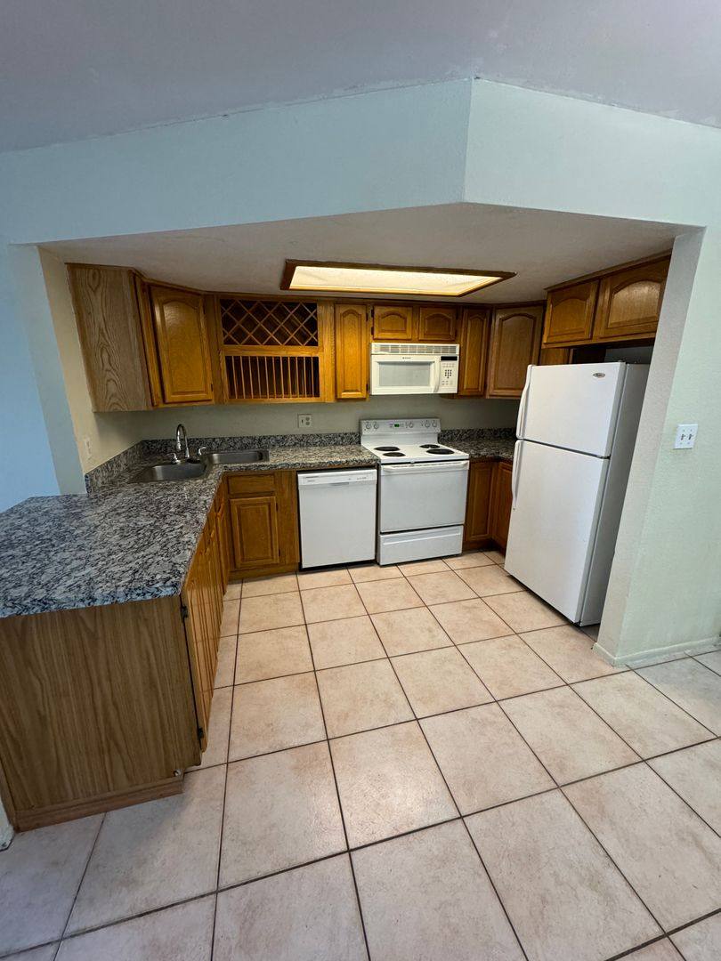 Condo for rent at 16402 N 31st St, Phoenix, AZ 85032