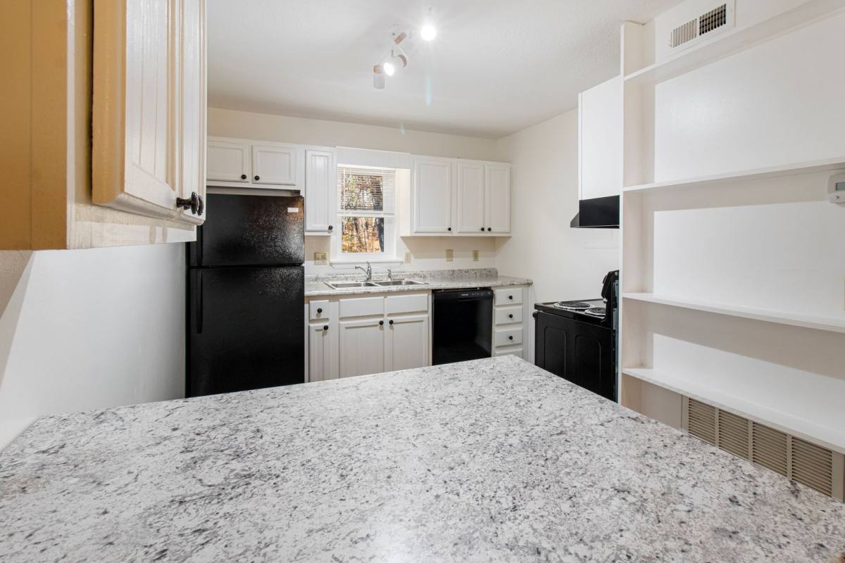 Apartment for rent at 100 Bearwood Dr, Mars Hill, NC 28754