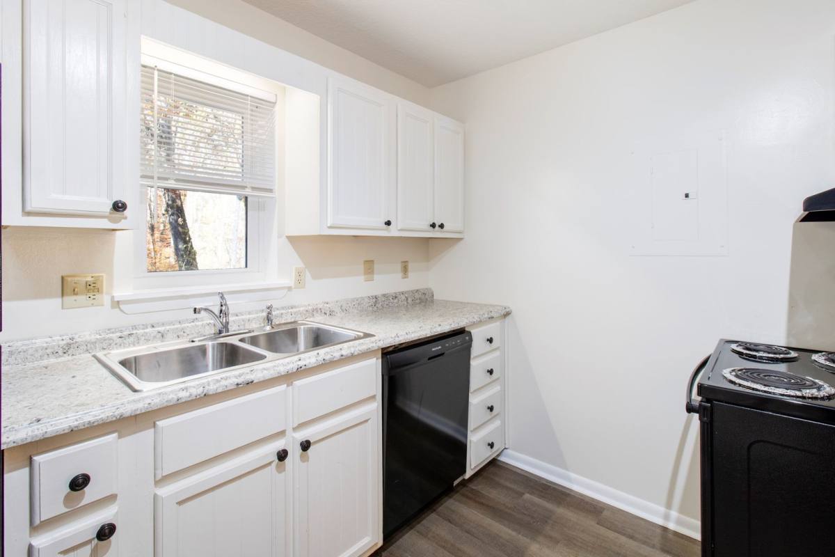 Apartment for rent at 100 Bearwood Dr, Mars Hill, NC 28754