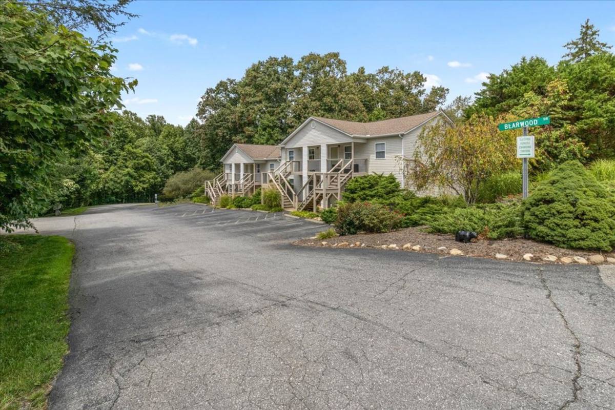 Apartment for rent at 100 Bearwood Dr, Mars Hill, NC 28754