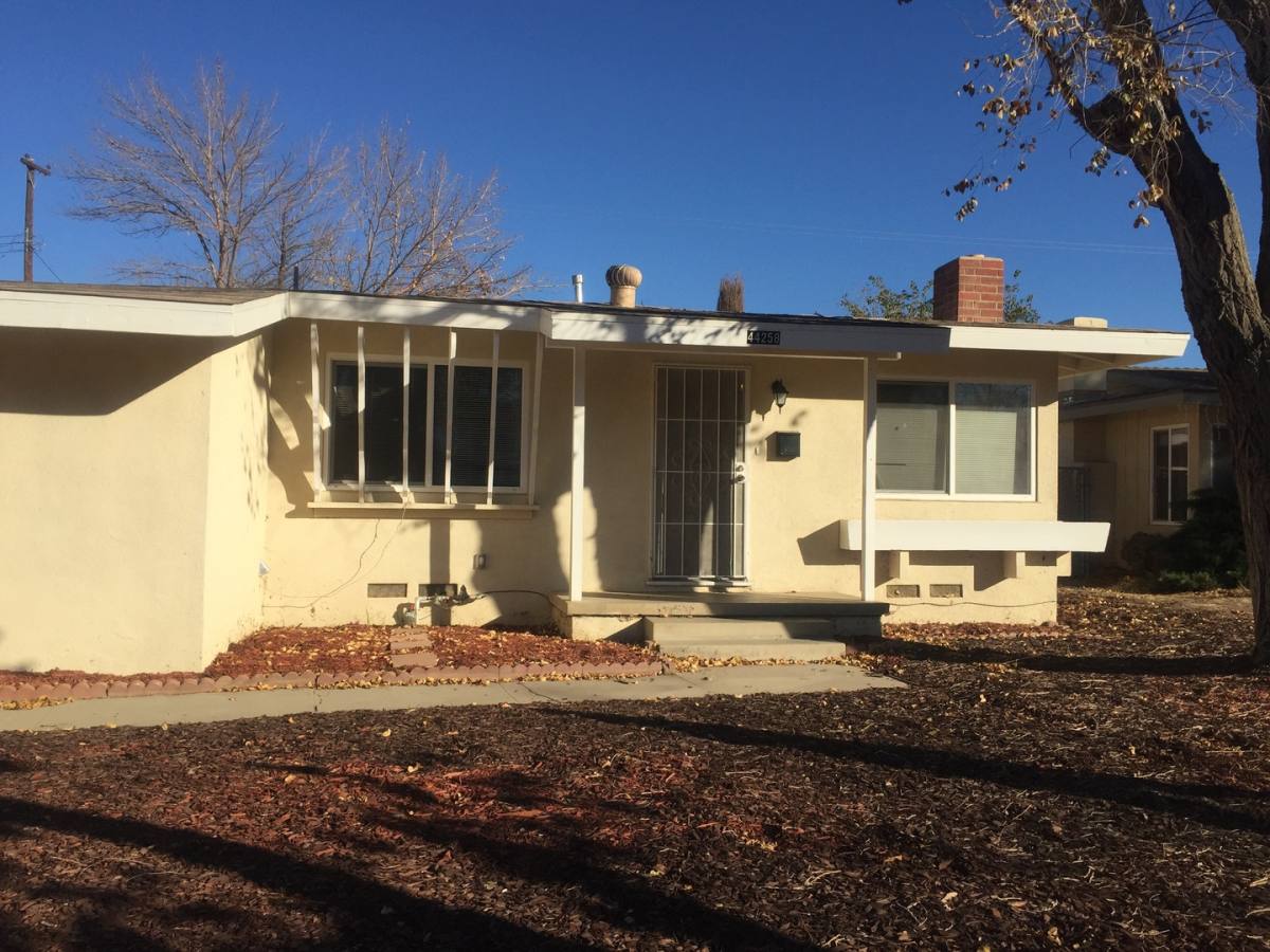 House for rent at 44258 4th St E, Lancaster, CA 93535