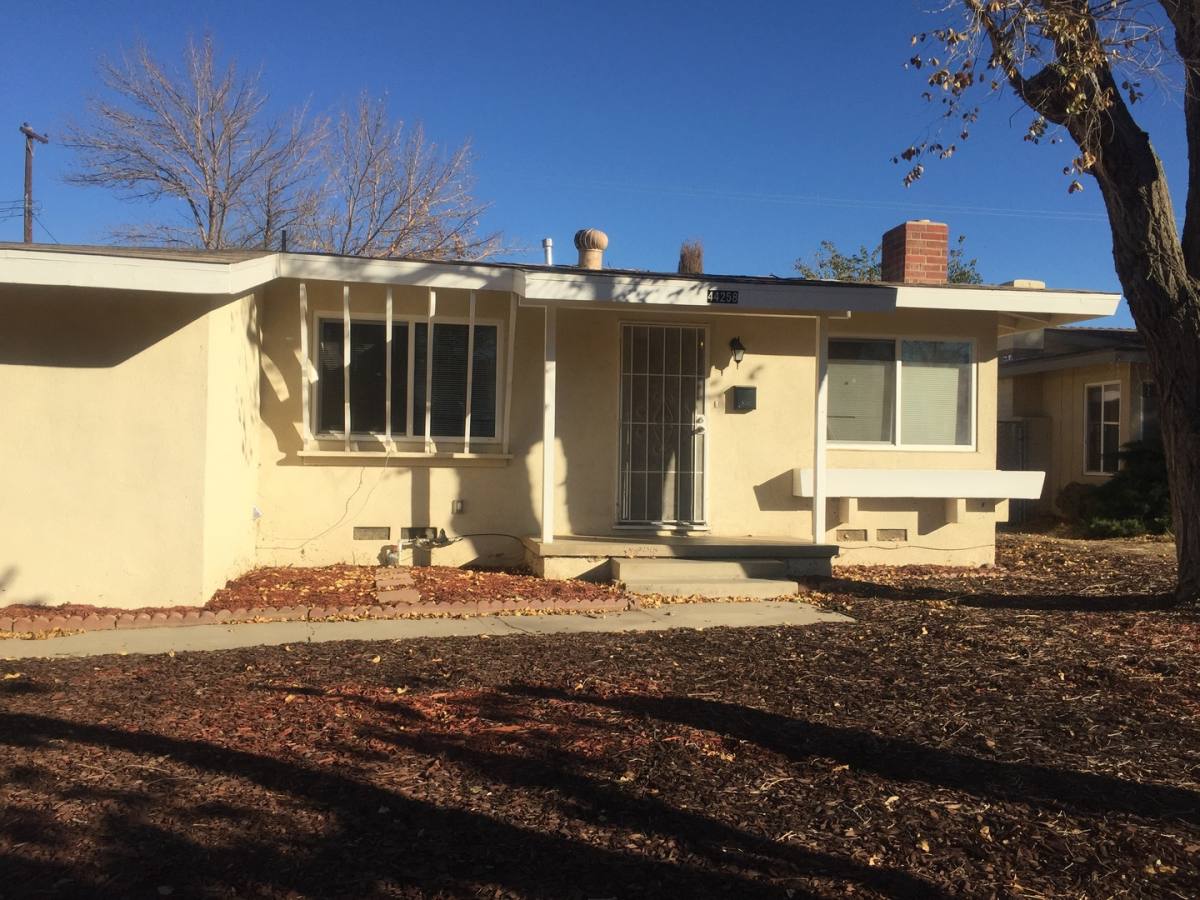 House for rent at 44258 4th St E, Lancaster, CA 93535