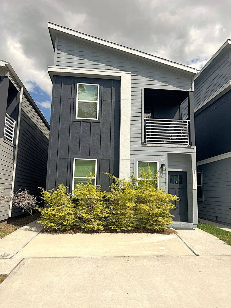 Townhouse for rent at 19106 Sears Dr, Humble, TX 77338
