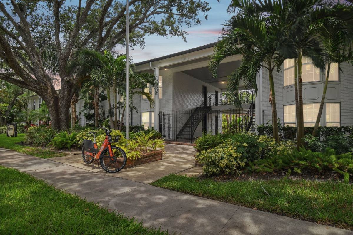 Apartment for rent at 2401 W Morrison Ave, Tampa, FL 33629