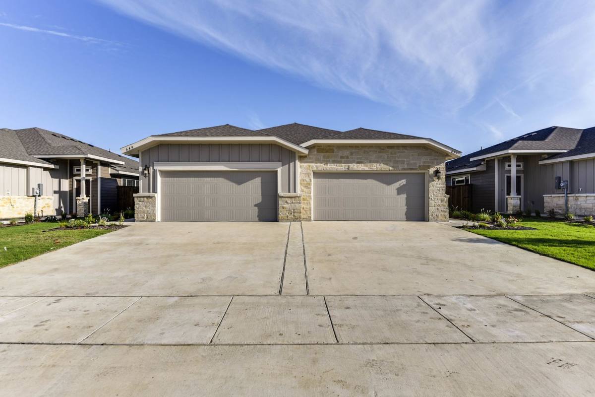 Townhouse for rent at 649 Blackland Dr, Venus, TX 76084