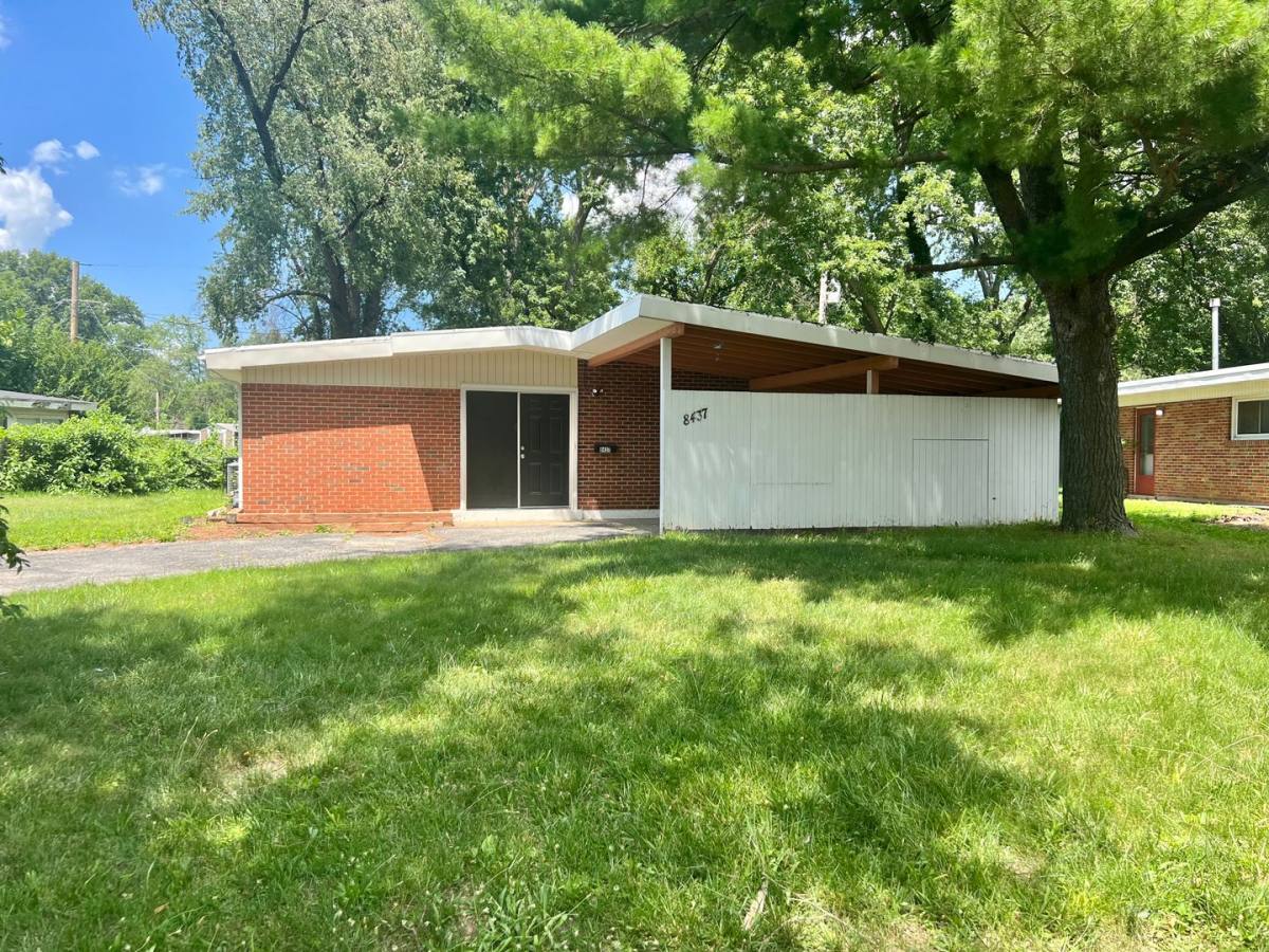 House for rent at 8437 January Ave, Saint Louis, MO 63134