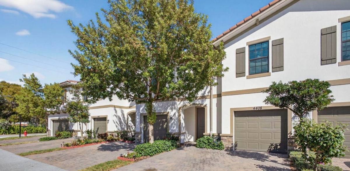 Townhouse for rent at 4408 Hemlock Dr, Palm Beach Gardens, FL 33410