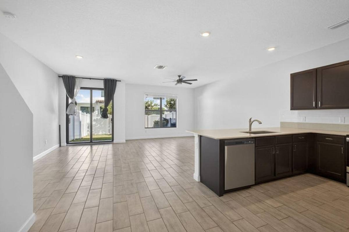 Townhouse for rent at 4408 Hemlock Dr, Palm Beach Gardens, FL 33410