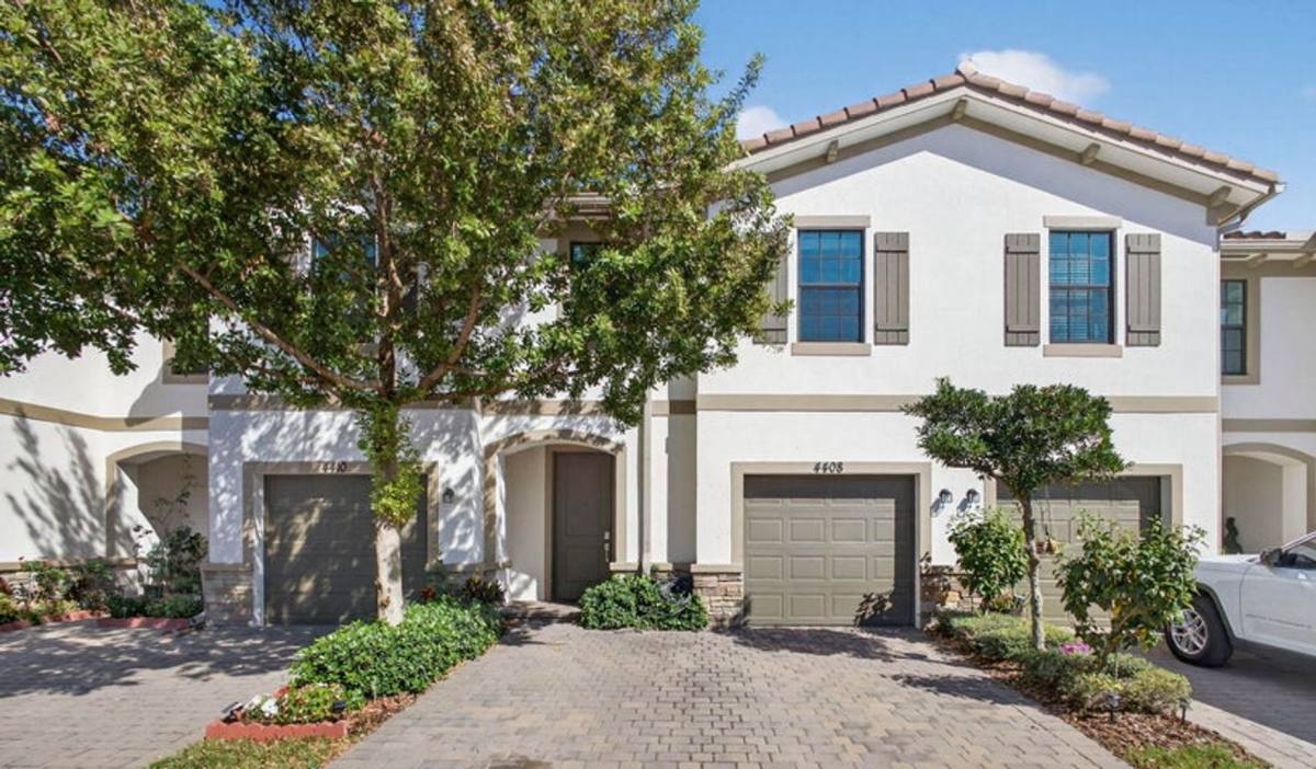 Townhouse for rent at 4408 Hemlock Dr, Palm Beach Gardens, FL 33410