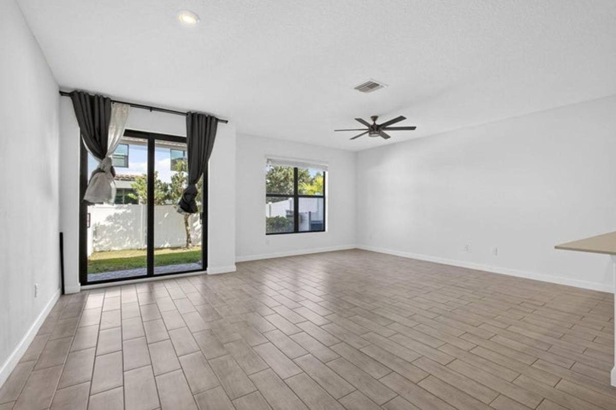 Townhouse for rent at 4408 Hemlock Dr, Palm Beach Gardens, FL 33410