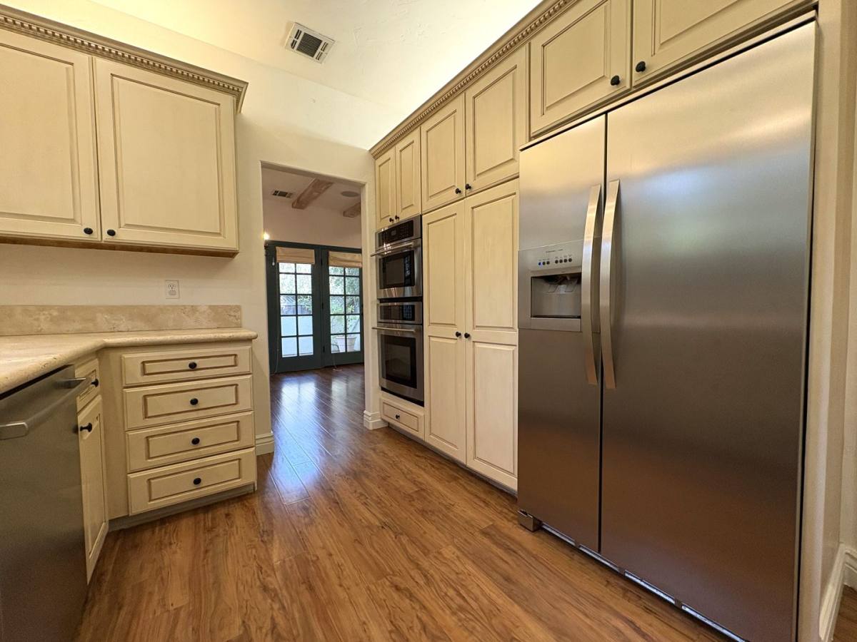 Townhouse for rent at 712 Elizabeth Lane, Menlo Park, CA 94025