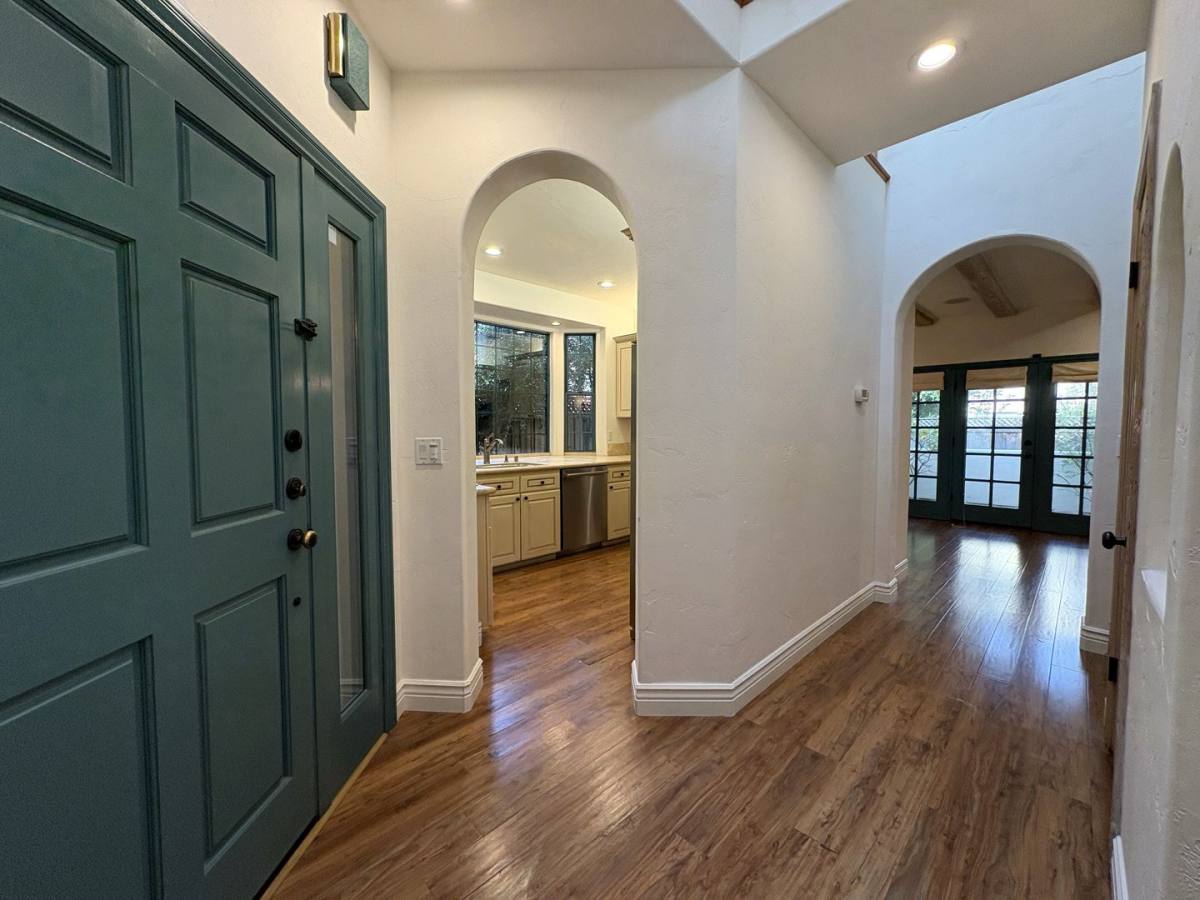 Townhouse for rent at 712 Elizabeth Lane, Menlo Park, CA 94025