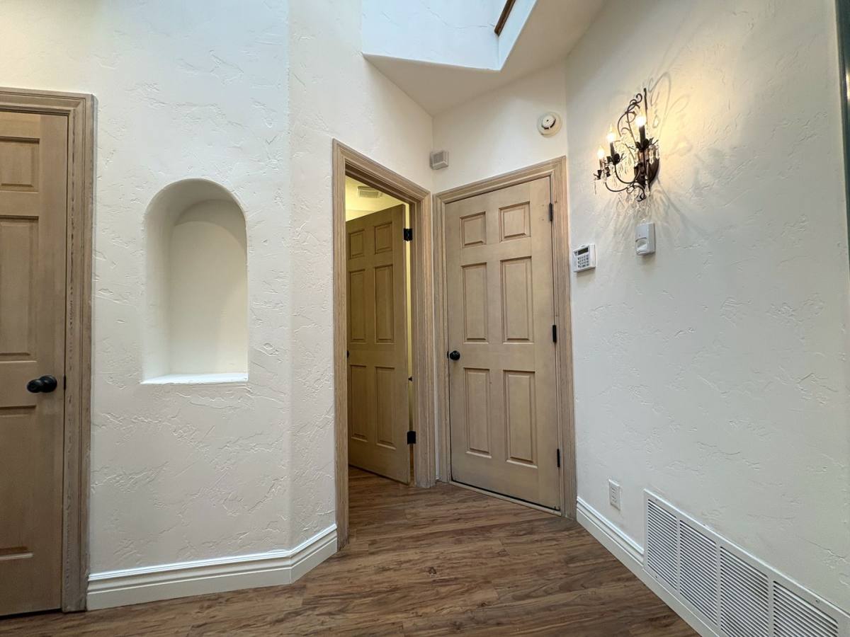 Townhouse for rent at 712 Elizabeth Lane, Menlo Park, CA 94025