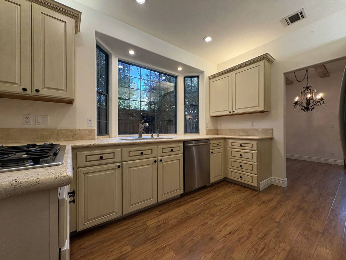 Townhouse for rent at 712 Elizabeth Lane, Menlo Park, CA 94025