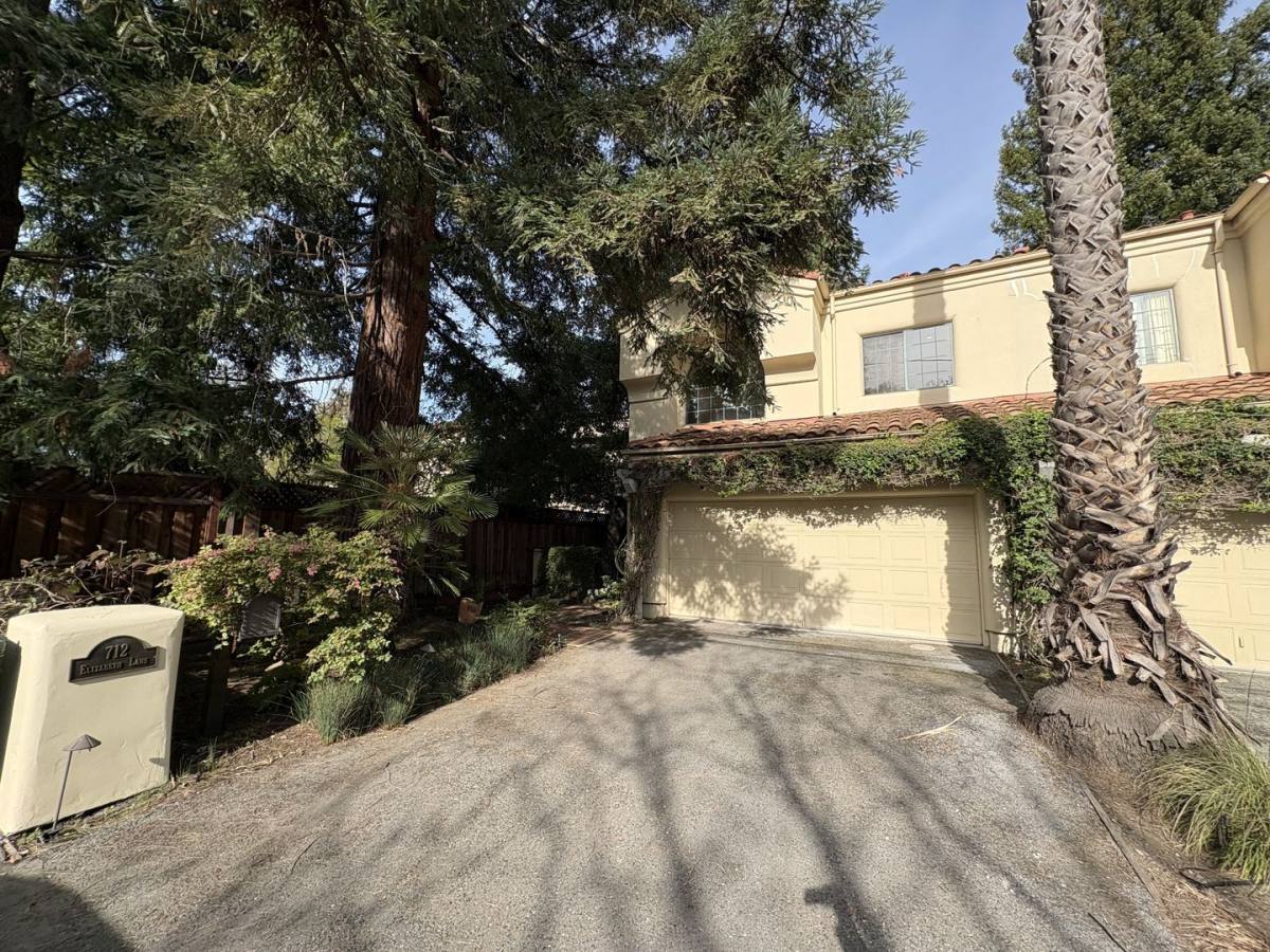 Townhouse for rent at 712 Elizabeth Lane, Menlo Park, CA 94025