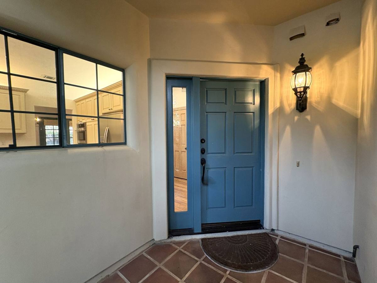 Townhouse for rent at 712 Elizabeth Lane, Menlo Park, CA 94025