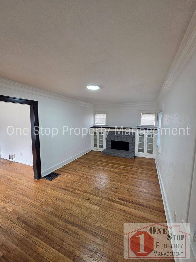 House for rent at 1813 E 85th St, Kansas City, MO 64132