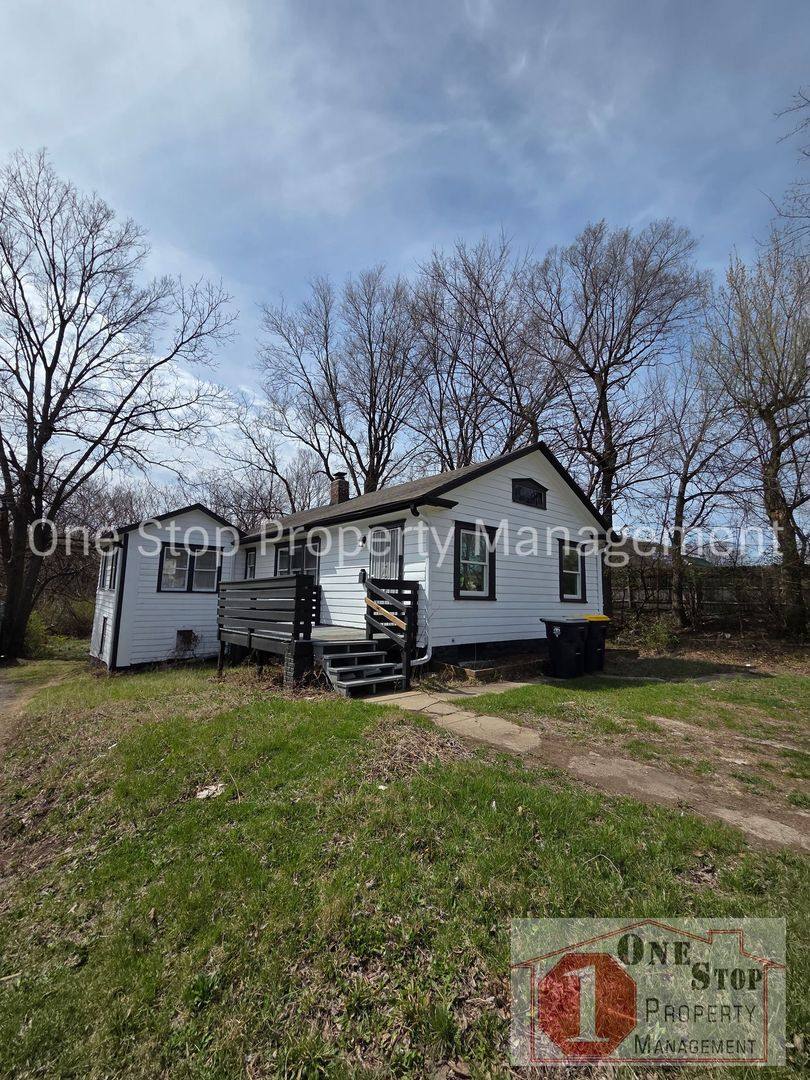 House for rent at 1813 E 85th St, Kansas City, MO 64132
