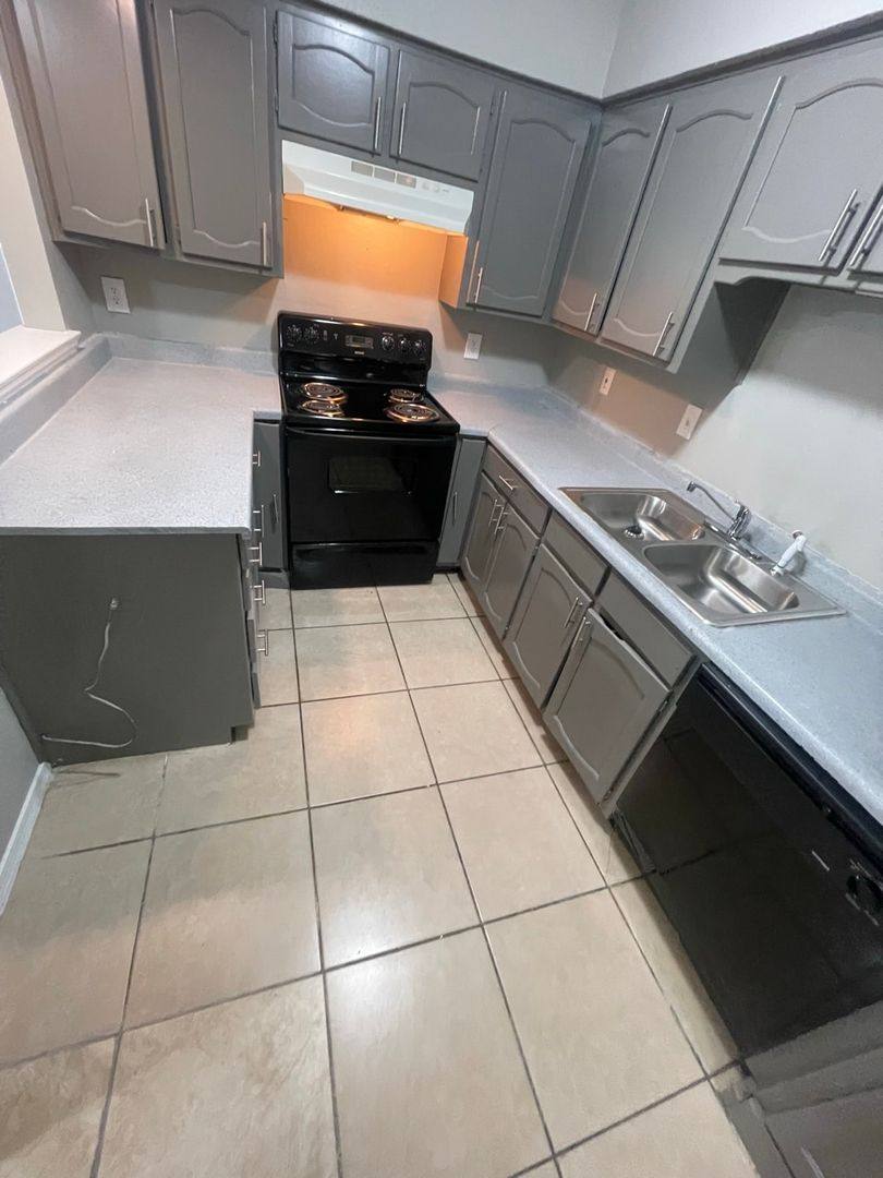 House for rent at 412 B Hollandale Circle, Arlington, TX 76010