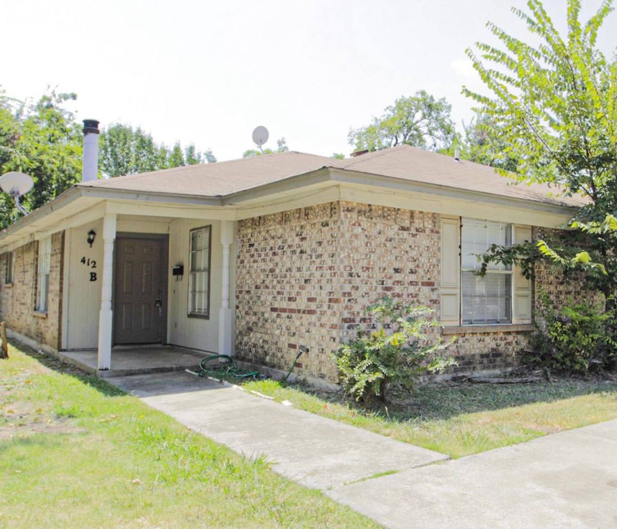 House for rent at 412 B Hollandale Circle, Arlington, TX 76010