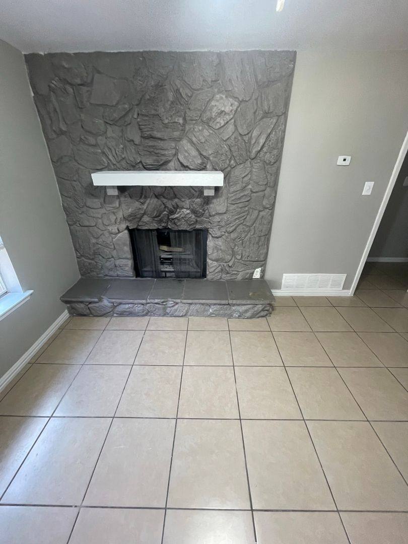 House for rent at 412 B Hollandale Circle, Arlington, TX 76010