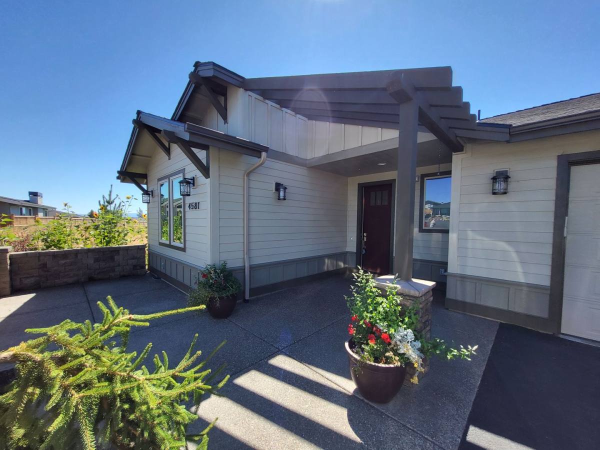 Apartment for rent at 4581 SW Zenith Point Court, Redmond, OR 97756