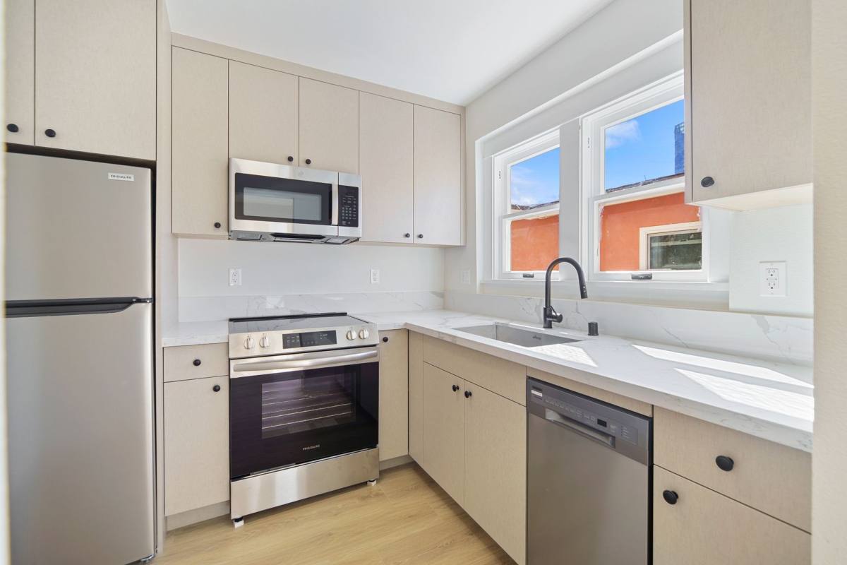 Apartment for rent at 1037 E 1st St, Long Beach, CA 90802