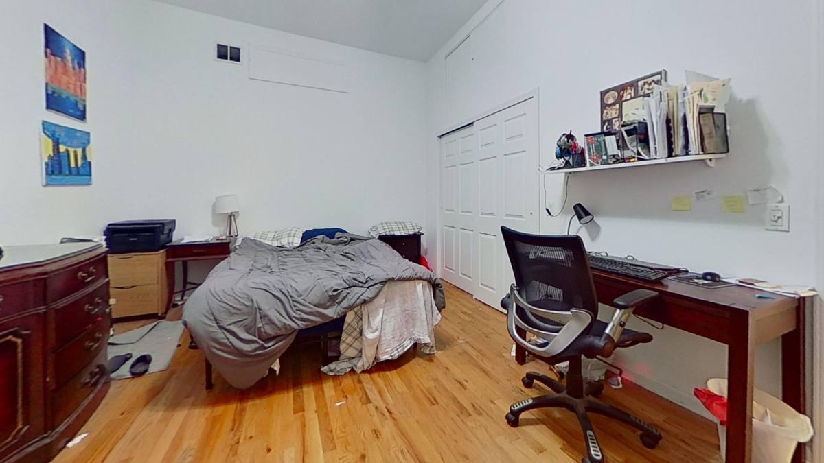 Apartment for rent at 721 W Briar Place, Chicago, IL 60657