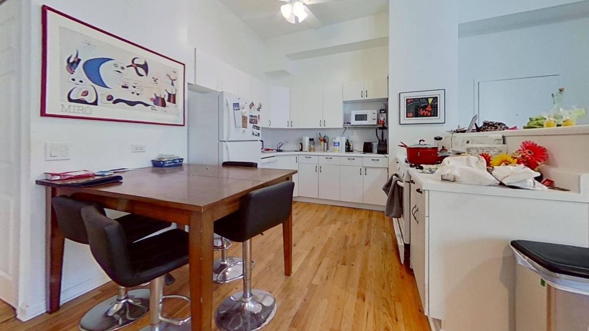 Apartment for rent at 721 W Briar Place, Chicago, IL 60657