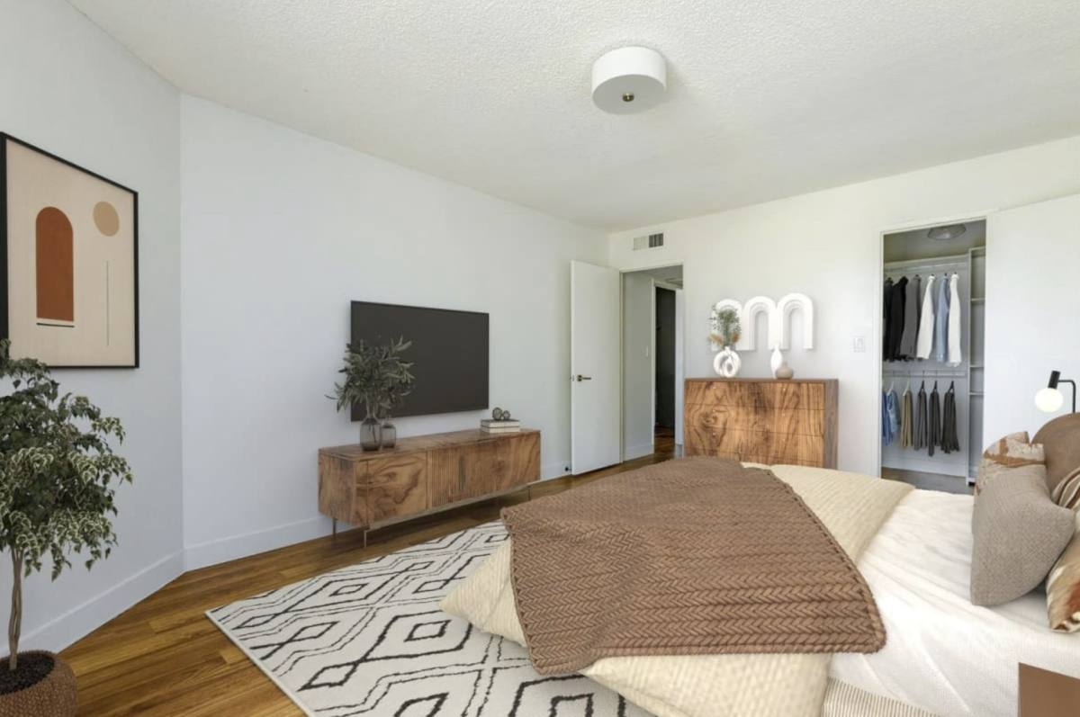 Apartment for rent at 4646 Los Feliz Blvd, Los Angeles, CA 90027