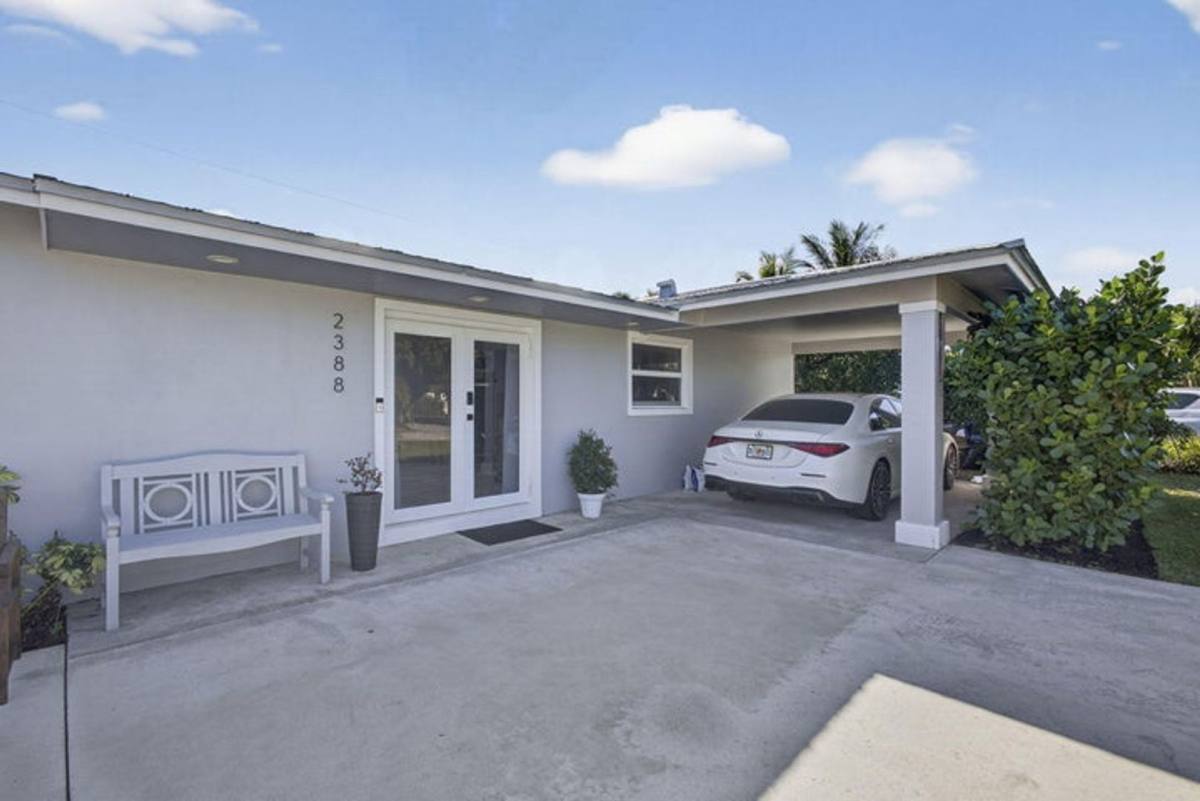 House for rent at 2388 S Wallen Dr, Palm Beach Gardens, FL 33410