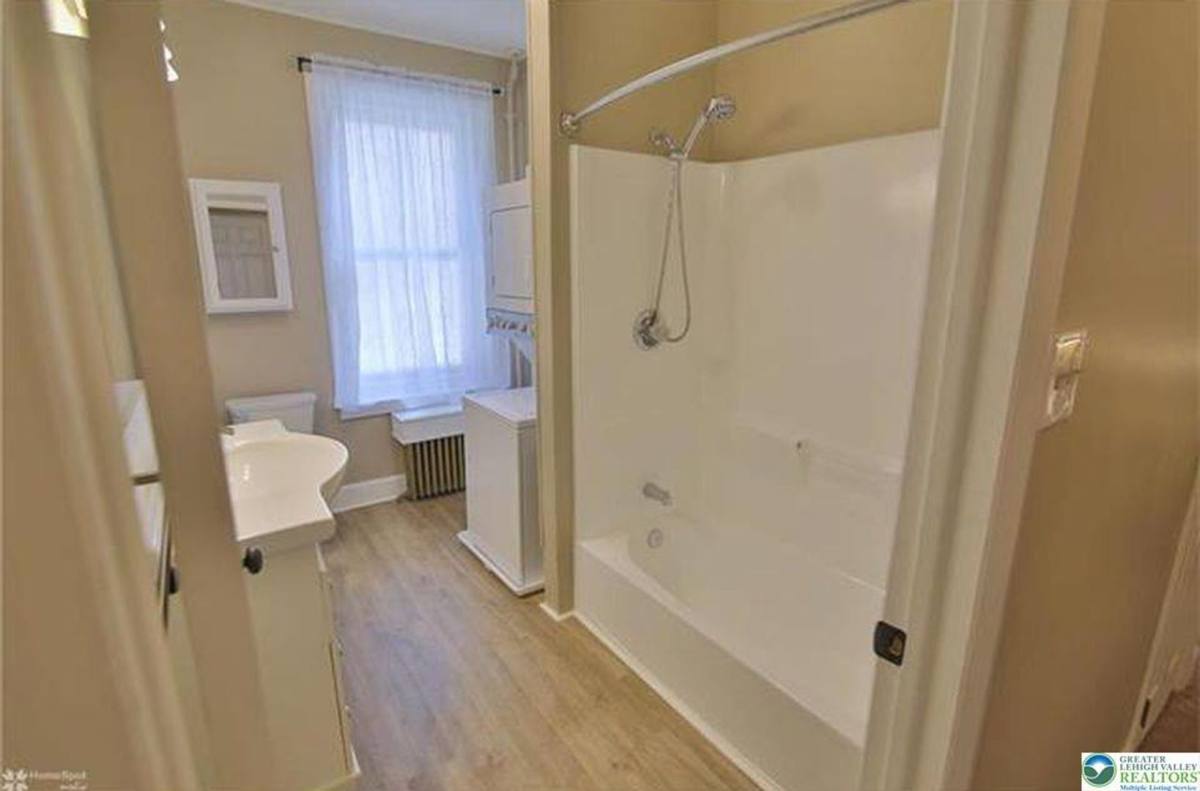 Apartment for rent at 325 N 8th St, Allentown, PA 18102
