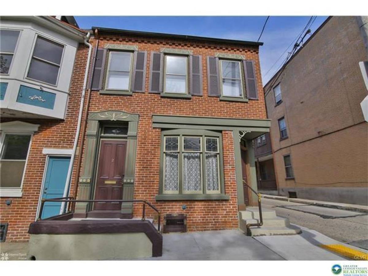 Apartment for rent at 325 N 8th St, Allentown, PA 18102