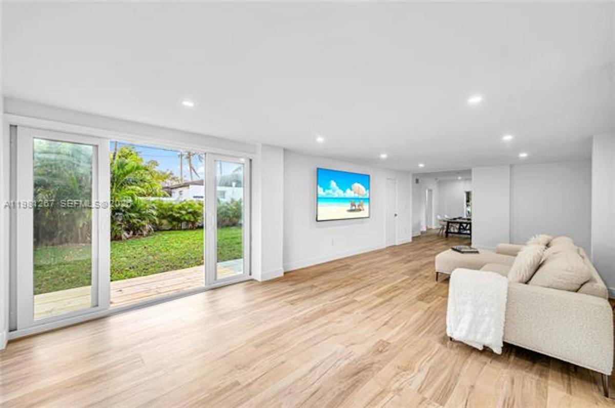 House for rent at 1960 NE 182nd St, Miami, FL 33162